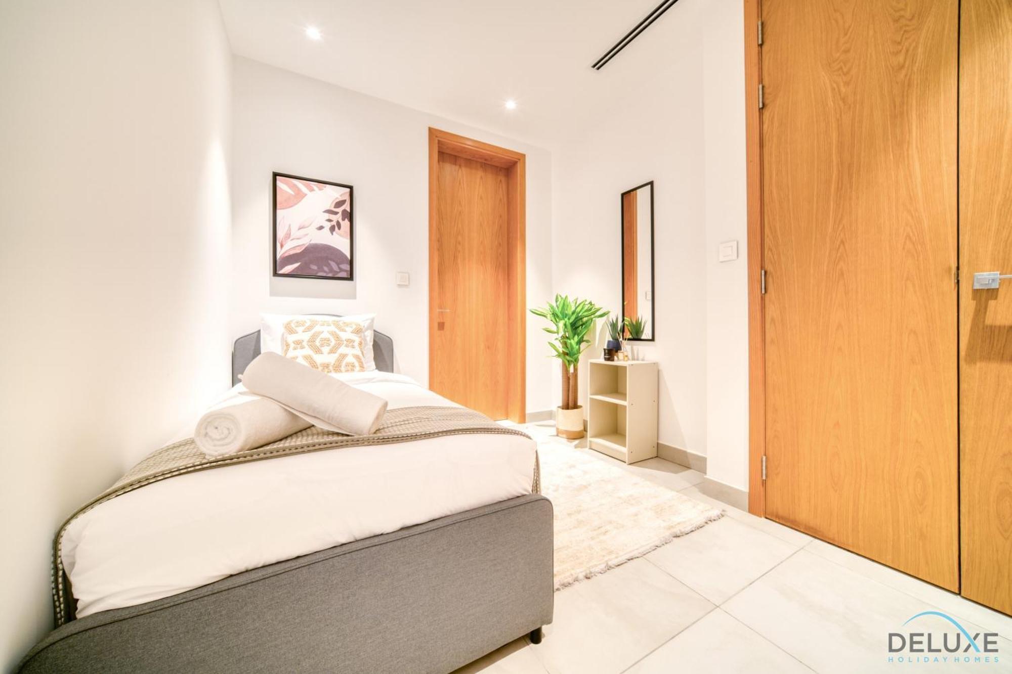 Apartment Picturesque 3br With Assistant At The One Jbr By Deluxe Homes