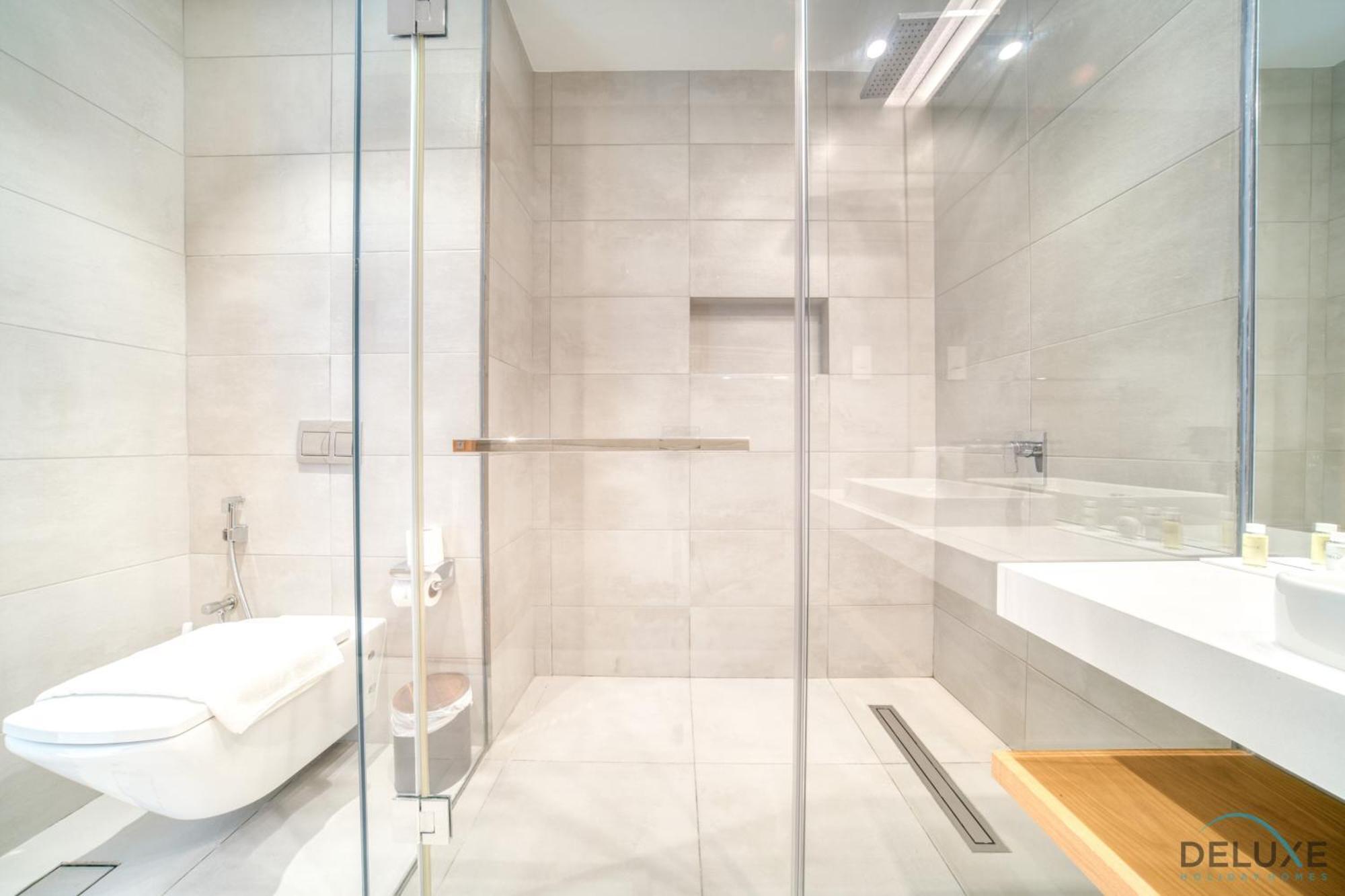 Apartment Picturesque 3br With Assistant At The One Jbr By Deluxe Homes
